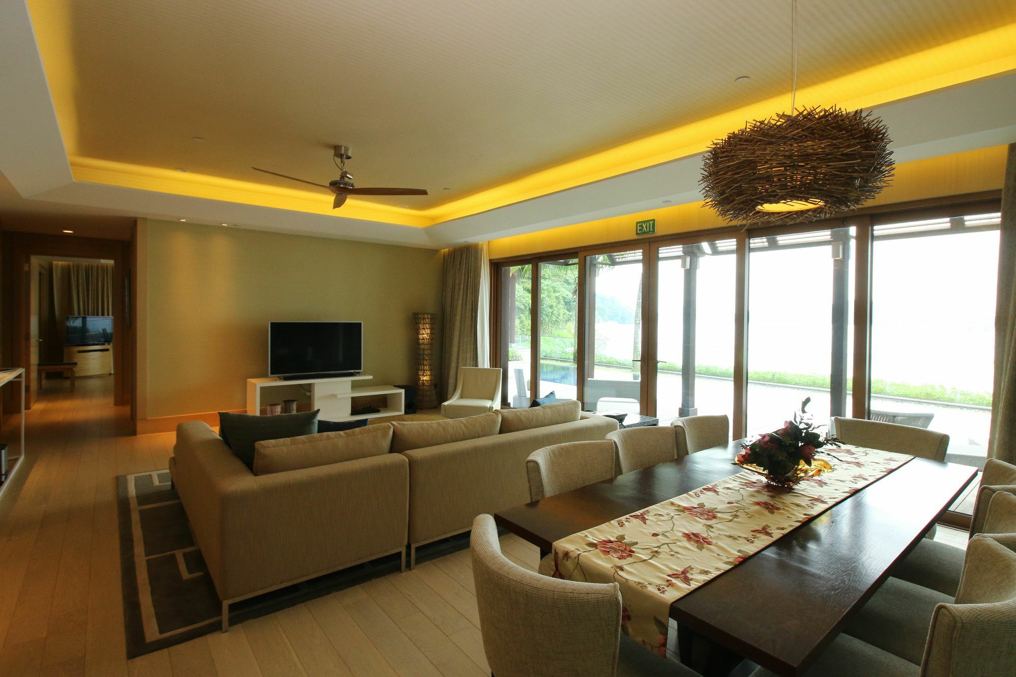 Tempat peranginan World Sentosa - Equarius
